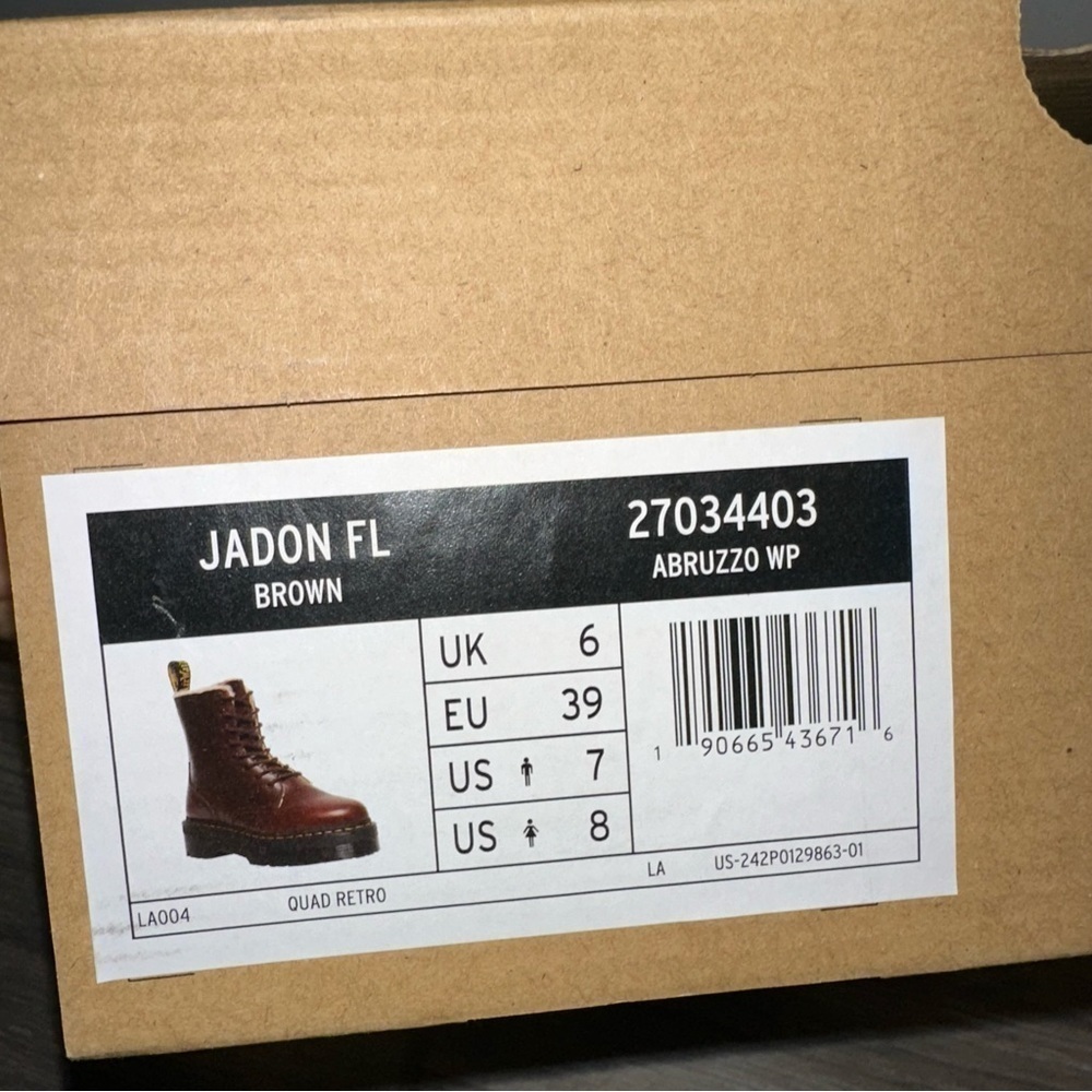 DR. MARTENS New Jadon Abruzzo Faux Fur Lined Lug Sole Combat Boot Size 8 NWT - Picture 7 of 7